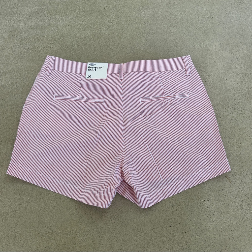 Old Navy NWT Sz 10 Women's Striped Red and White Everyday Shorts